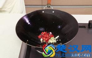 厨师长教你如何做茭白炒肉，茭白鲜嫩，口感清脆，关键是好吃不贵