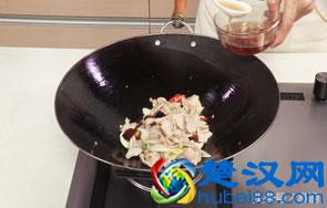 厨师长教你如何做茭白炒肉，茭白鲜嫩，口感清脆，关键是好吃不贵