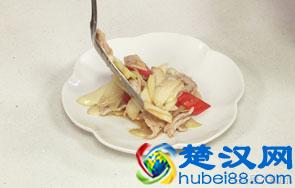 厨师长教你如何做茭白炒肉，茭白鲜嫩，口感清脆，关键是好吃不贵