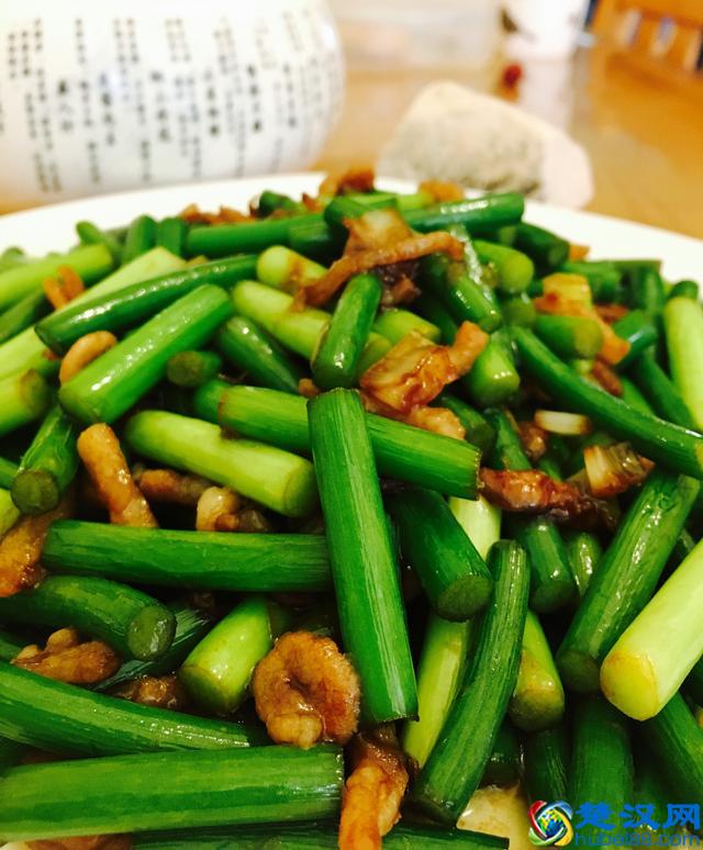 这样炒蒜苔配米饭太香了,蒜苔炒肉的家常做法