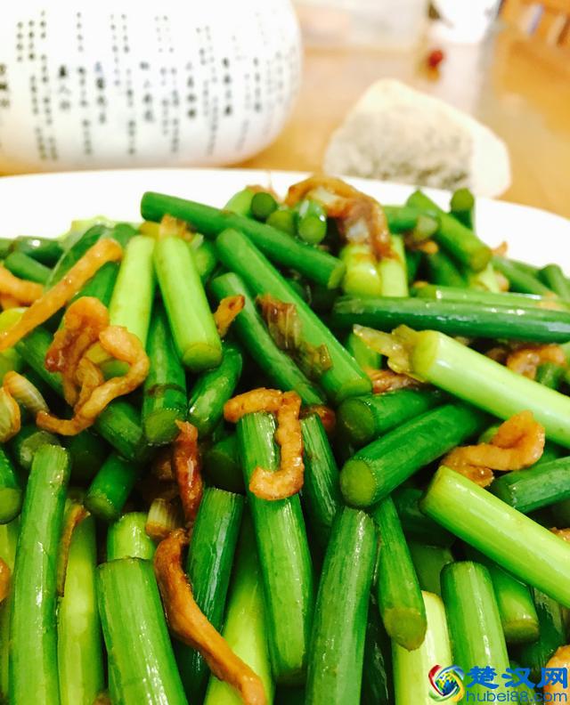 这样炒蒜苔配米饭太香了,蒜苔炒肉的家常做法