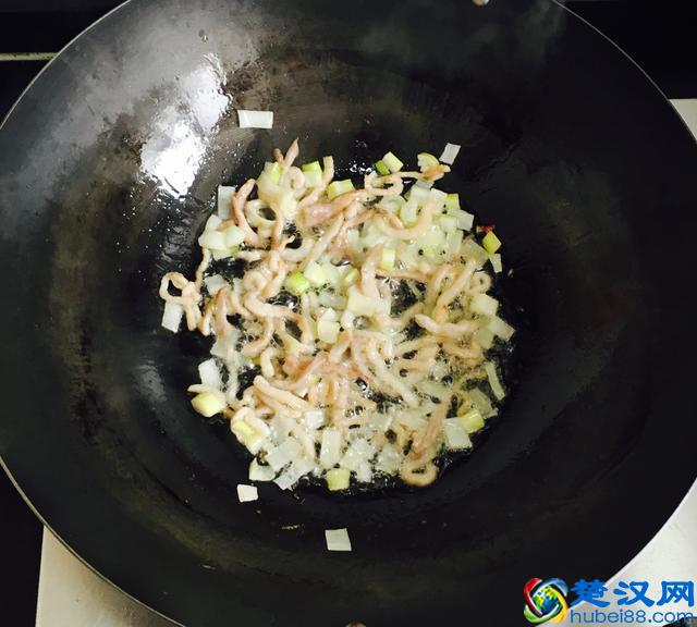 这样炒蒜苔配米饭太香了,蒜苔炒肉的家常做法