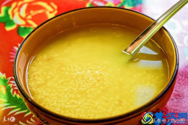 小米粥怎么熬才能好吃？每天早上起来吃点养胃！