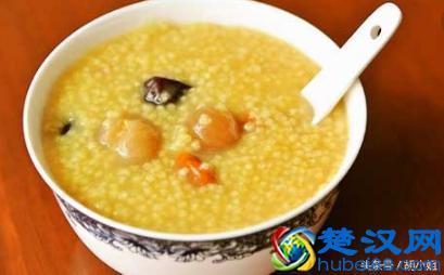 小米粥怎么熬才能好吃？每天早上起来吃点养胃！