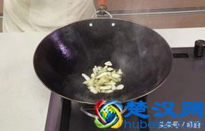 经典川菜水煮鱼片，手把手教你水煮鱼的做法，新手一样能搞定