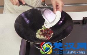 经典川菜水煮鱼片，手把手教你水煮鱼的做法，新手一样能搞定