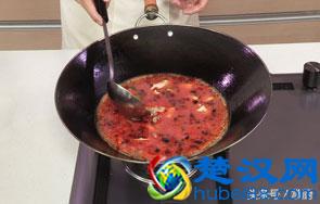 经典川菜水煮鱼片，手把手教你水煮鱼的做法，新手一样能搞定