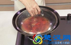 经典川菜水煮鱼片，手把手教你水煮鱼的做法，新手一样能搞定