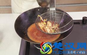 经典川菜水煮鱼片，手把手教你水煮鱼的做法，新手一样能搞定