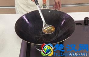 经典川菜水煮鱼片，手把手教你水煮鱼的做法，新手一样能搞定