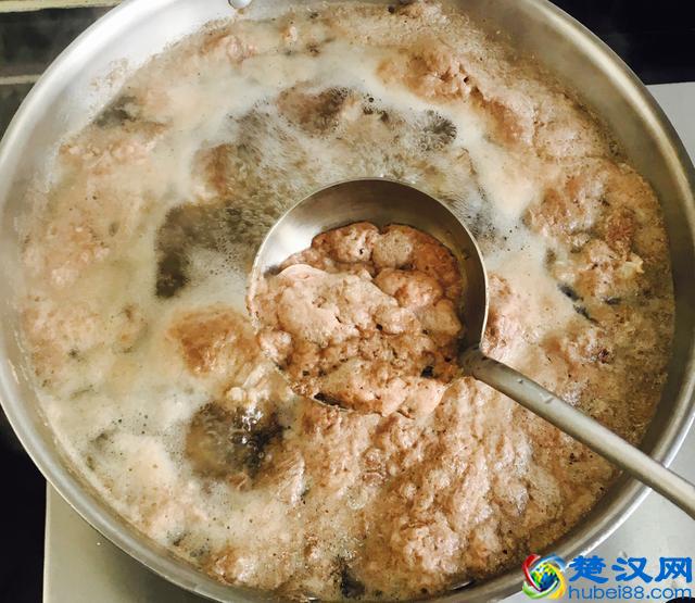 这样做的牛肉和土豆孩子非常爱吃，红烧牛肉炖土豆的家常做法