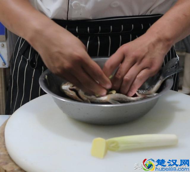 这才是鲫鱼最好吃的做法，营养美味，百吃不厌，学会你就是大厨