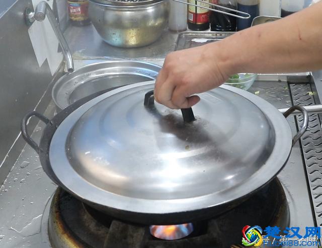 这才是鲫鱼最好吃的做法，营养美味，百吃不厌，学会你就是大厨