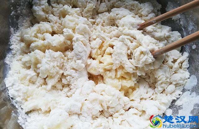 牛肉馅饼的最快速做法，不发面，不饧面，咬一口满嘴香，营养健康