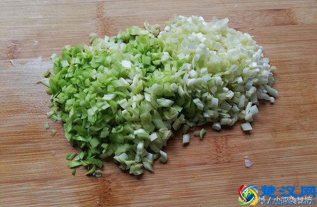 牛肉馅饼的最快速做法，不发面，不饧面，咬一口满嘴香，营养健康