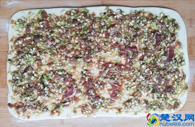 牛肉馅饼的最快速做法，不发面，不饧面，咬一口满嘴香，营养健康