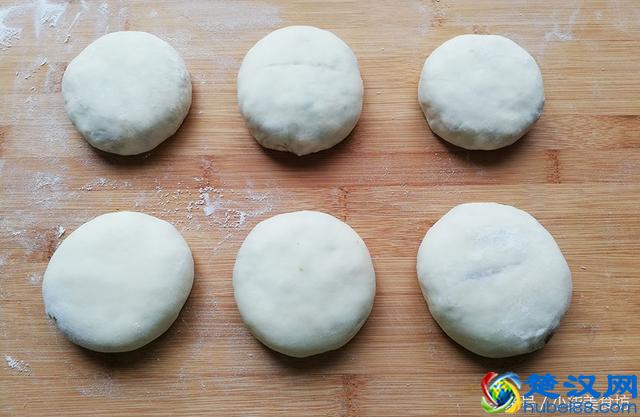 牛肉馅饼的最快速做法，不发面，不饧面，咬一口满嘴香，营养健康