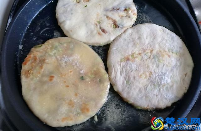 牛肉馅饼的最快速做法，不发面，不饧面，咬一口满嘴香，营养健康