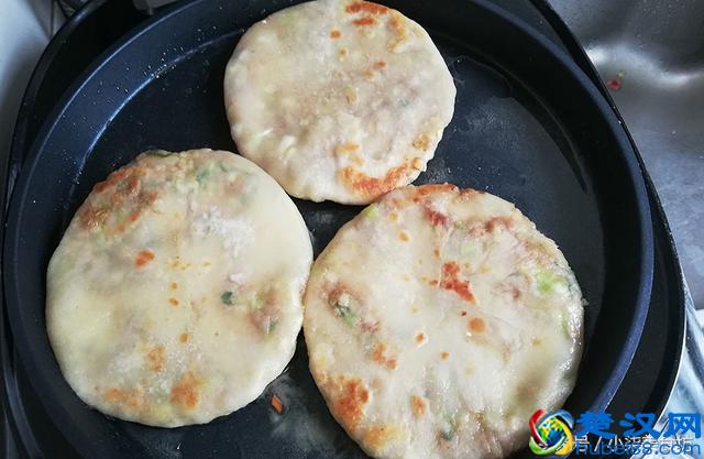 牛肉馅饼的最快速做法，不发面，不饧面，咬一口满嘴香，营养健康