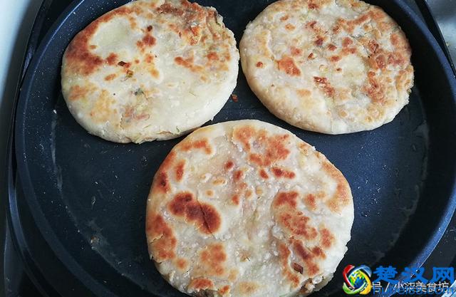 牛肉馅饼的最快速做法，不发面，不饧面，咬一口满嘴香，营养健康