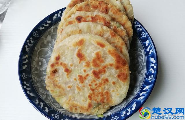 牛肉馅饼的最快速做法，不发面，不饧面，咬一口满嘴香，营养健康