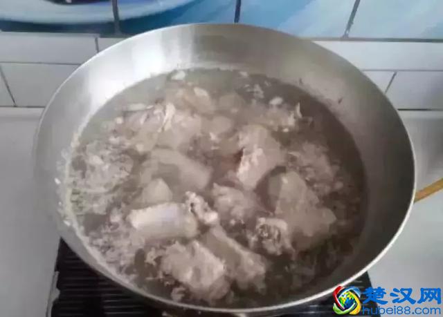 炖排骨千万别再犯这错误了，冷水和开水差别很大