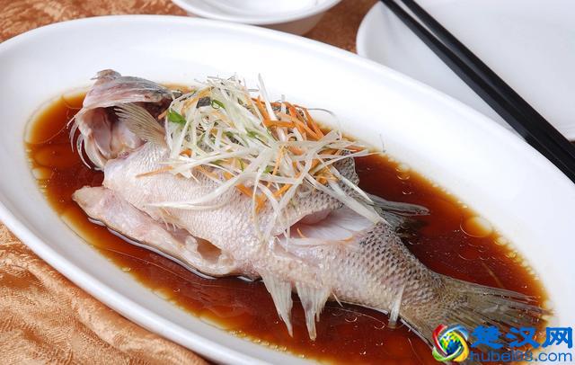 清蒸鱼的做法，做清蒸鱼好吃的秘诀