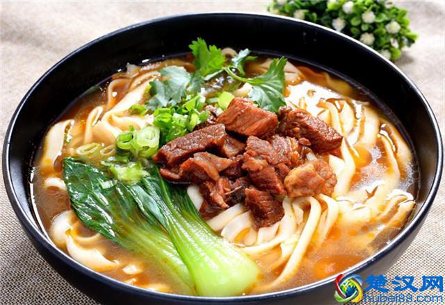 想在家做一碗好吃的牛肉面，好喝的汤头怎么做？大厨告诉你做法！