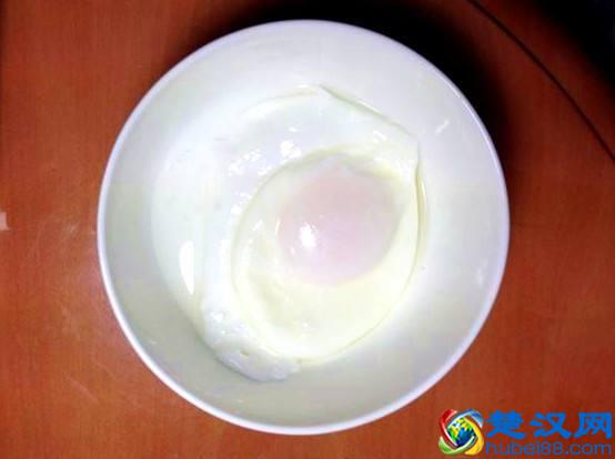 水煮荷包蛋容易散？只要记住这一招，煮出来的荷包蛋，鲜嫩不粘锅