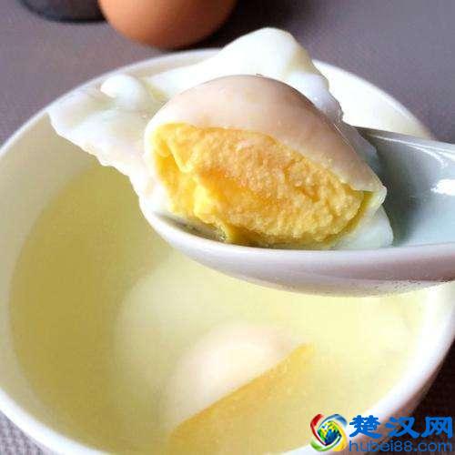 水煮荷包蛋容易散？只要记住这一招，煮出来的荷包蛋，鲜嫩不粘锅