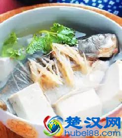 爱喝鱼汤的您看过来，教您10种家常鱼汤的做法