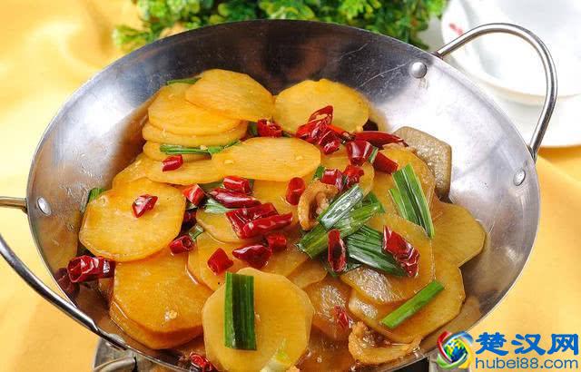 厨师长教你“红烧土豆”的家常做法，其实很简单，只需几个小技巧