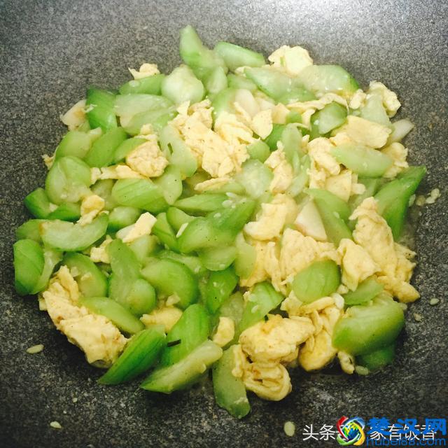 这才是丝瓜炒鸡蛋最好吃的做法，滑嫩爽口味道香