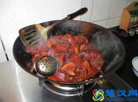 红烧肉做法超简单，只需4步就做出好吃的红烧肉，朋友都说好吃