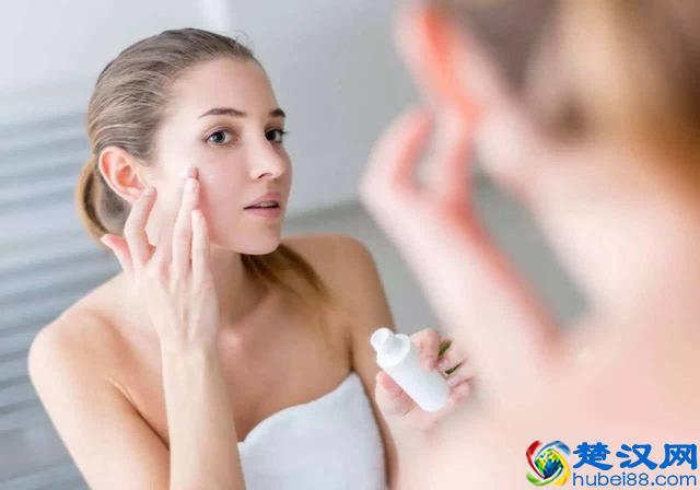 如何去除黑头让鼻子变干净？分享4个简单方法，去黑头收缩毛孔