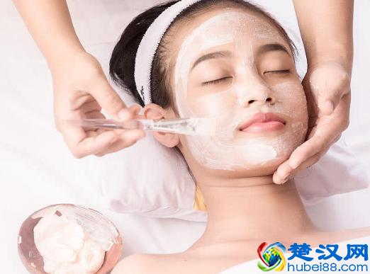 如何去除黑头让鼻子变干净？分享4个简单方法，去黑头收缩毛孔