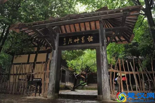 诸葛亮隐居是假，沽名钓誉是真，否则靠什么“闻达于诸侯”？