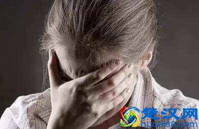 每天喝茶好处多，但营养师建议：有三类人并不适合多喝茶