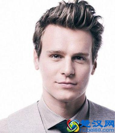 国字脸男人剪什么样的短发帅气？8款适合国字脸男生的发型