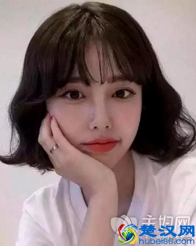 鹅蛋脸适合什么发型？选对发型颜值翻一倍，简约慵懒风你肯定喜欢