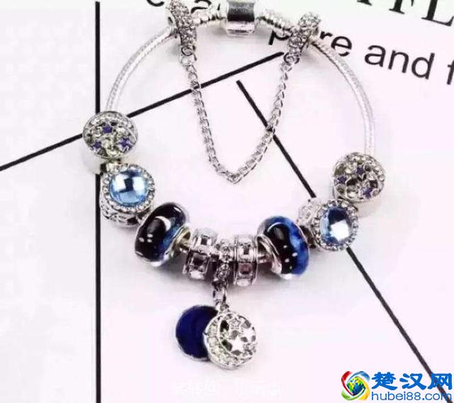 圣诞送女朋友什么礼物好，圣诞礼物大推荐