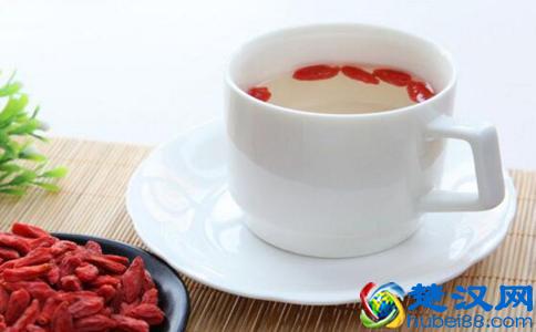 每天晚上睡觉前吃五粒枸杞有什么好处？