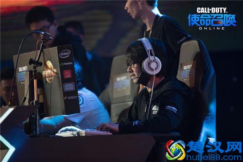 《使命召唤OL》公测正式签约韩寒 天生战士终代言