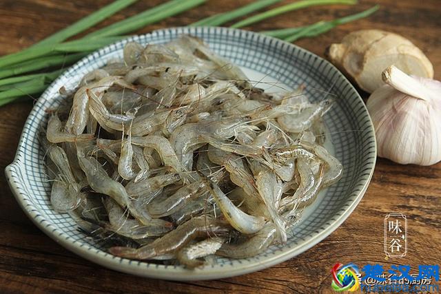 小河虾怎么做好吃？这样做鲜嫩没腥味，几分钟轻松搞定