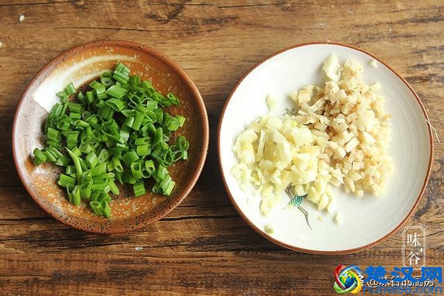 小河虾怎么做好吃？这样做鲜嫩没腥味，几分钟轻松搞定