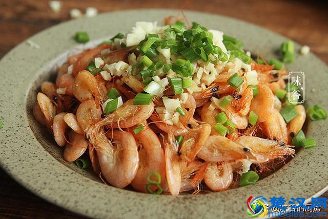 小河虾怎么做好吃？这样做鲜嫩没腥味，几分钟轻松搞定