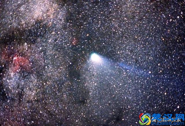 马上跨月！5月初又有流星雨，地球将穿越哈雷彗星掉落碎片流