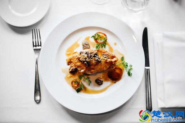 第一次吃牛排怎么才能不出丑？这份指南快拿去救急！