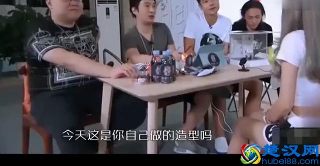 学生小太妹问王思聪什么是富二代，王思聪这样回答你们满意吗？