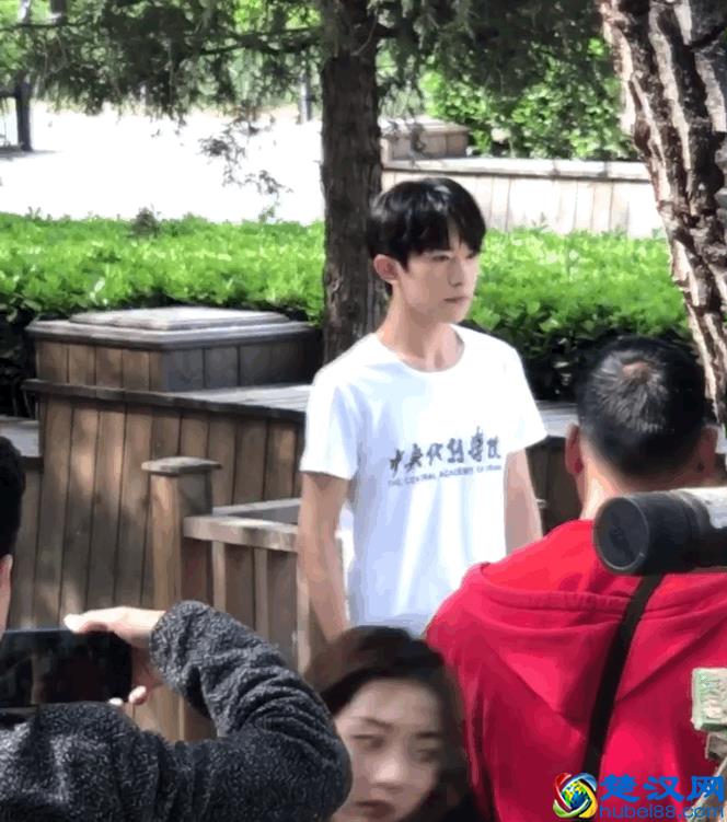 中戏快闪活动，易烊千玺刘昊然……你想要的同框这里都有！